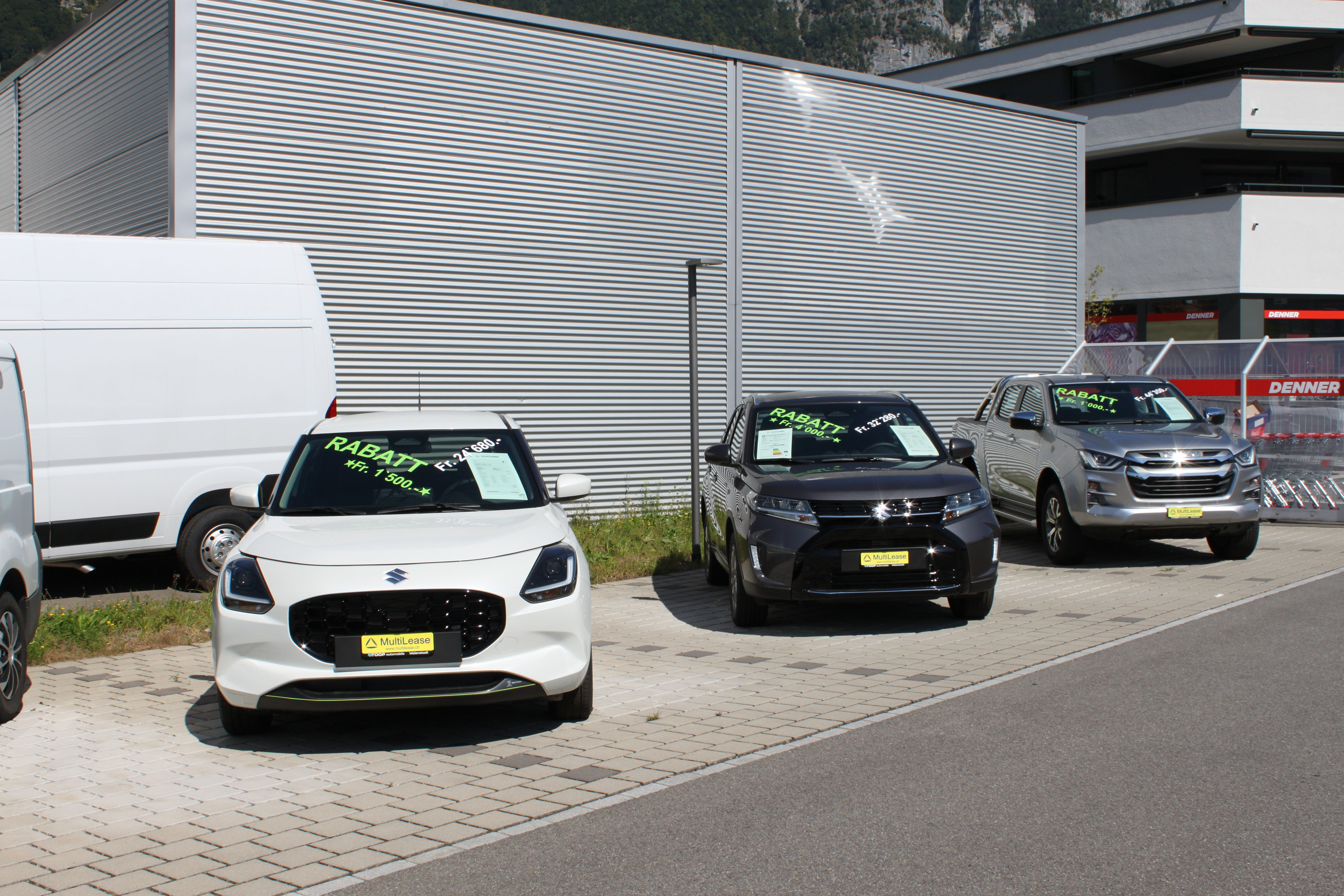 Lagerfahrzeuge Suzuki