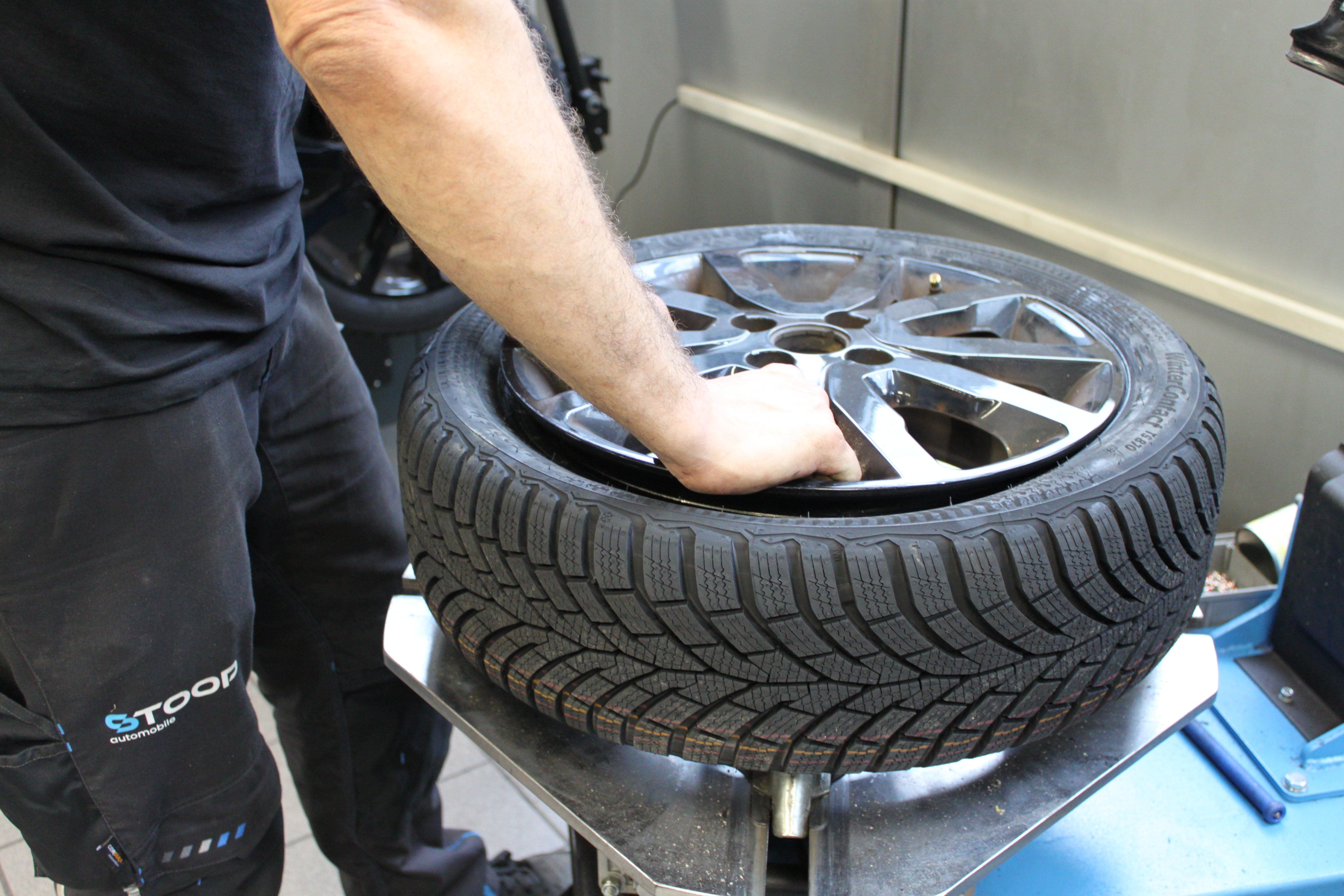 Reifen Wechsel / Reifenhotel